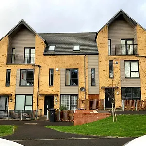 Centre , Free Wifi & Parking - Private - Shared House Homestay