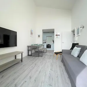 Penthouse W/ Parking Apartment